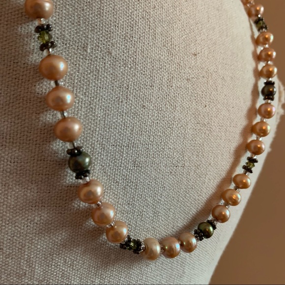 Rose gold beaded pearl necklace - Picture 2 of 4